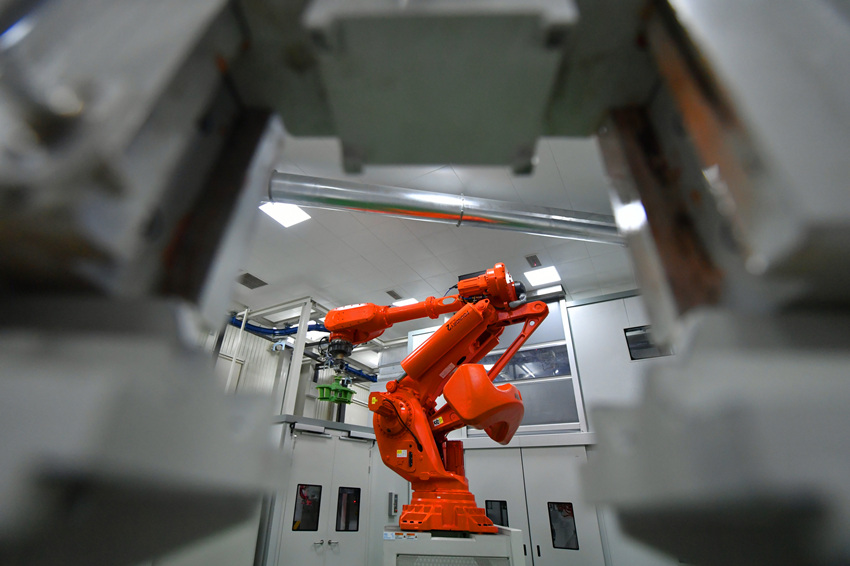 国内首个燃机智慧制造基地高温透平叶片精铸数字化产线。刘岗供图